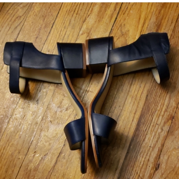 Lands' End Blue Trappy Adjustable Sandals with Gold Buckle Size 7B - Picture 2 of 16